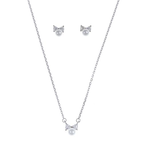 Diskretan komplet sa biserima