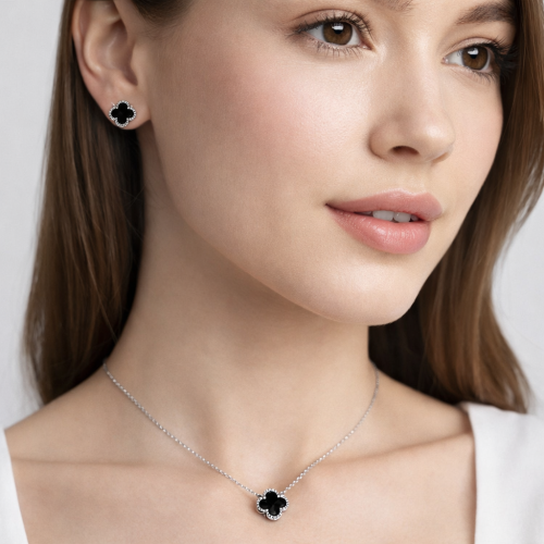 Komplet sa detelinama u crnoj boji